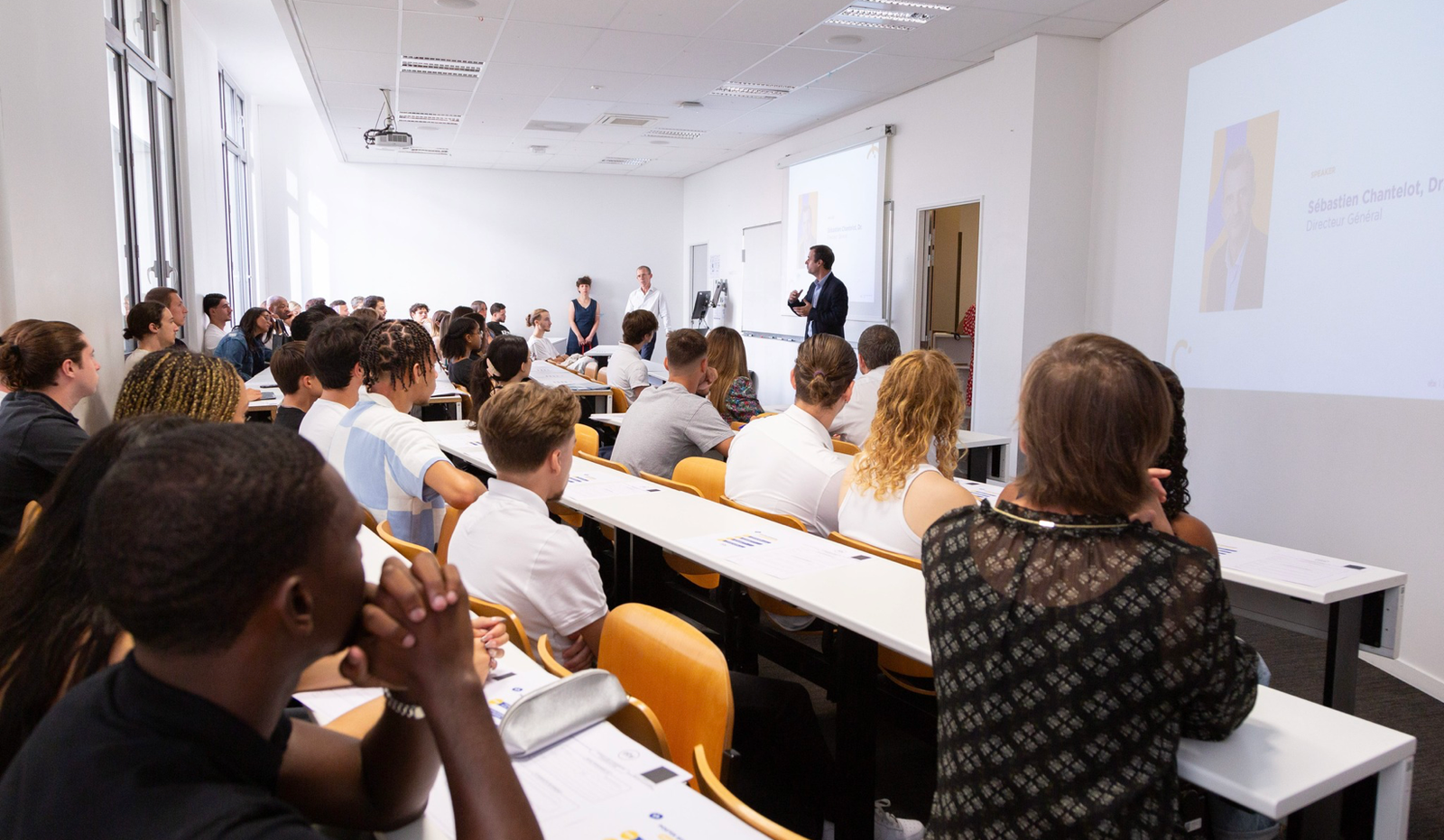 <p>European Business School est une école à dimension humaine, animée par la passion et l’engagement de voir ses étudiants s&rsquo;épanouir.<br />
<a class="candidater-menu-btn" href="https://ebsparis.devsecureweb.com/candidater/">candidater</a></p>
